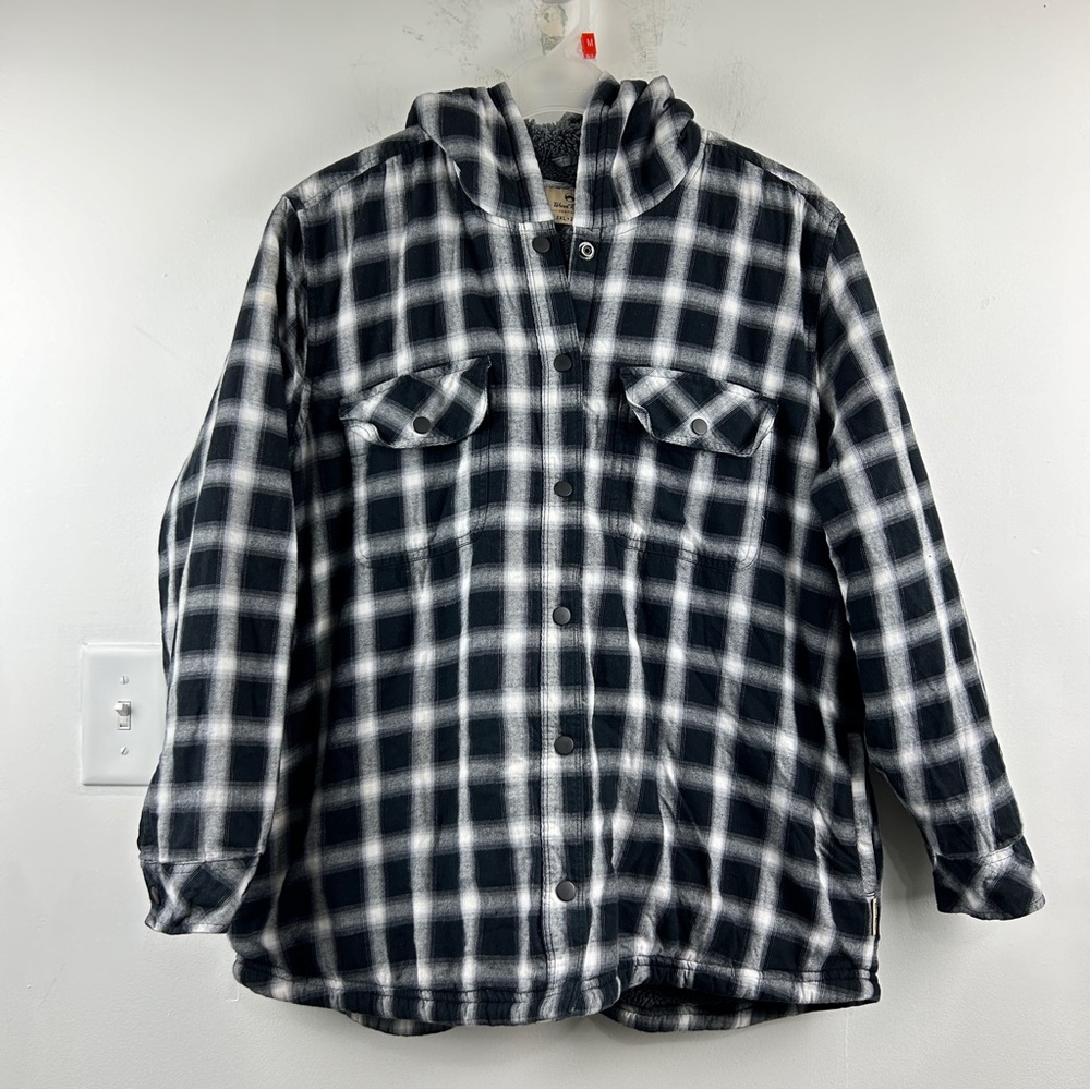 WindRiver Sherpa Lined Plaid Shirt Jacket fits more like a XL